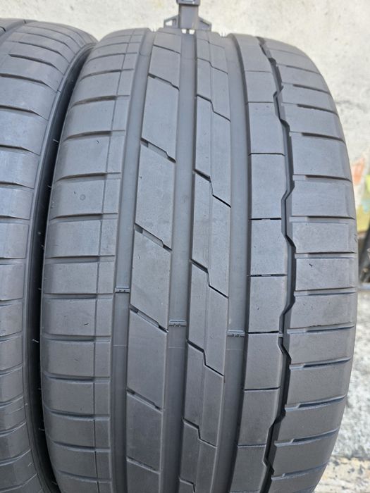Vând două anvelope de vara hankook 255 35 21 dot 4521