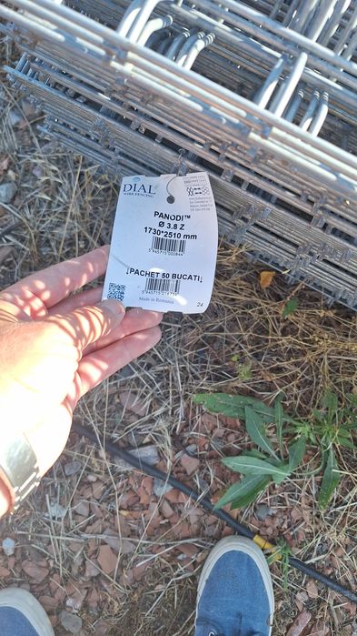 Stâlpi pentru gard 40x40x2 la 2.4 ml si panouri 2500x1700