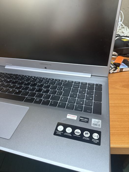 Laptop medion i3 1.14 TB
