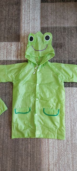 Плащ, дождевик детский. Размер 4-8 лет. Новый.