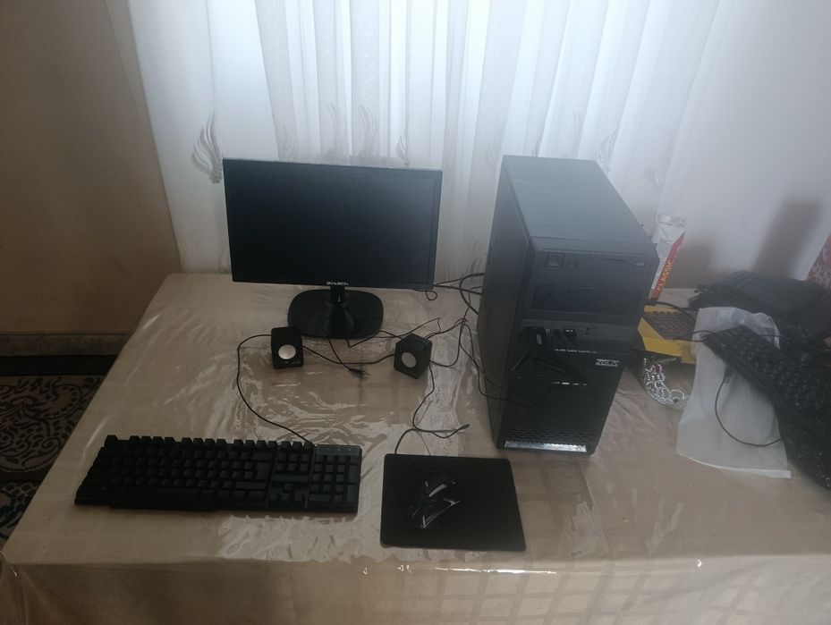 Kompyuter sotiladi srochno