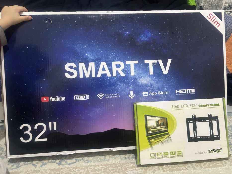 Телевизор смарт 32 новый с кранштейном