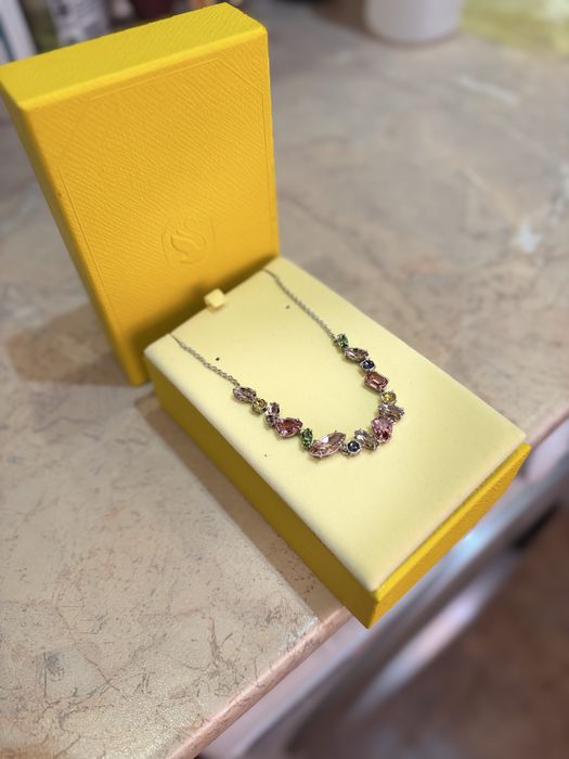 Продавам Колие SWAROVSKI