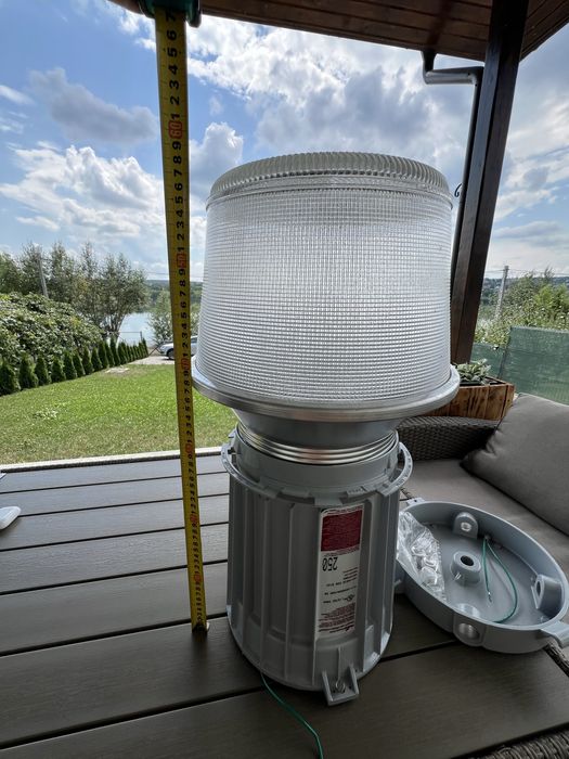 Lampa industriala