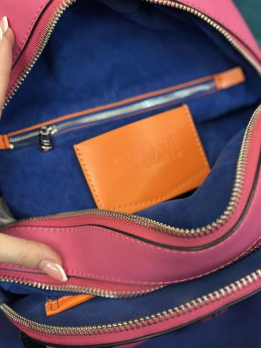 Trussardi jeans оригинална кожена раница с противопрахова торбичка