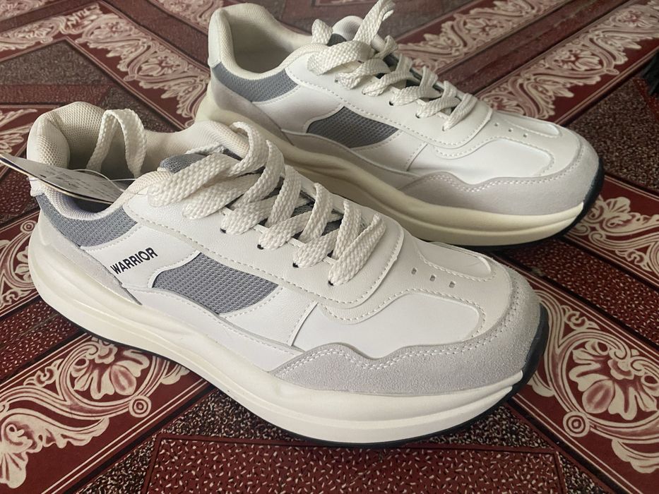 Новые кроссовки .