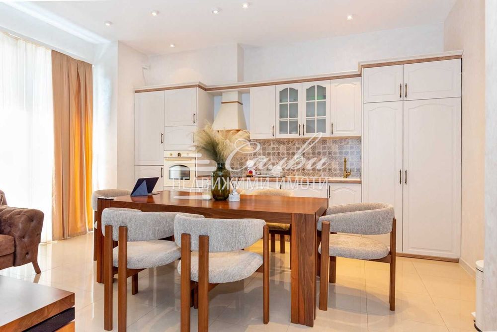 Продава се Тристаен апартамент в Шумен, Куршум чешма - 110 кв.м за 2273 €/кв.м - Снимка #3