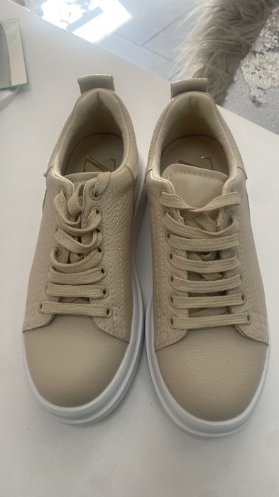 ZARA чисто нови кожени обувки