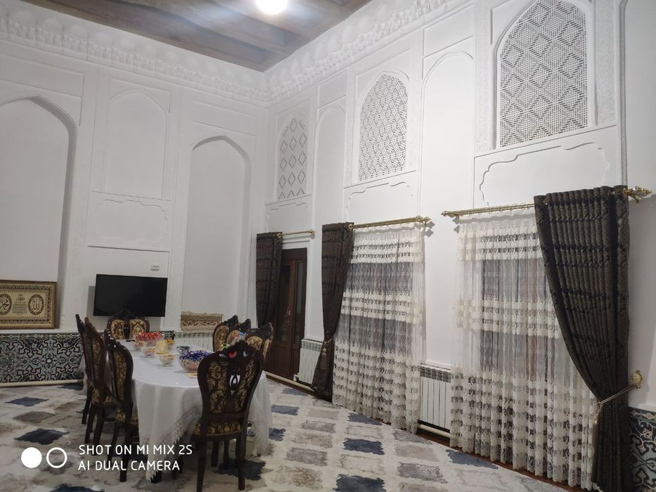 Дом в старом городе Бухары можно под гостиницу,