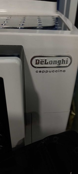 Кафе автомат Делонги бяла