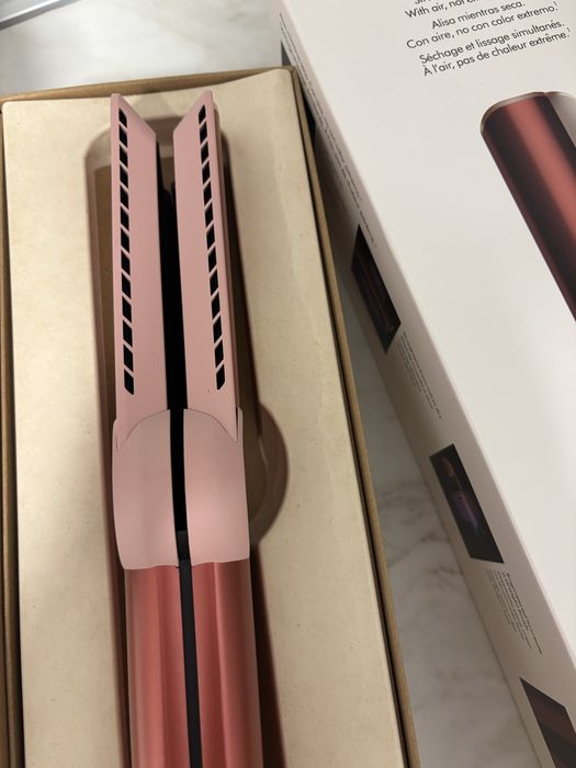 Dyson сешоар чисто нов