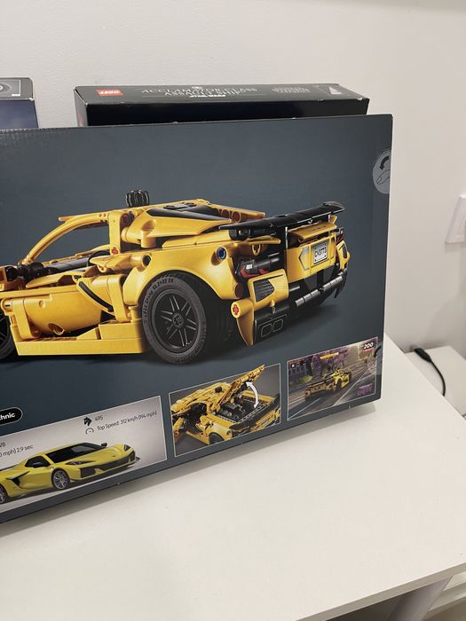 LEGO: Шевроле Корвет Стингрей Technic 42205