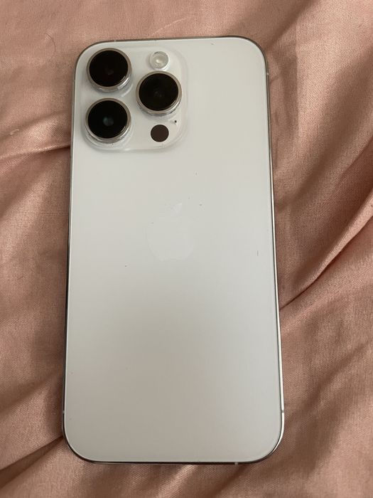 продаю iphone 14 pro на 256 гб с коробкой