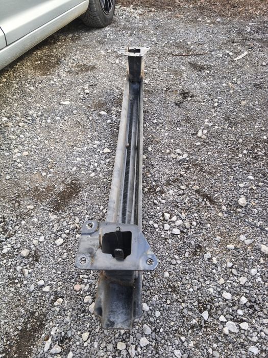 Греда зад задна броня за Фолксваген tuaran 2005г