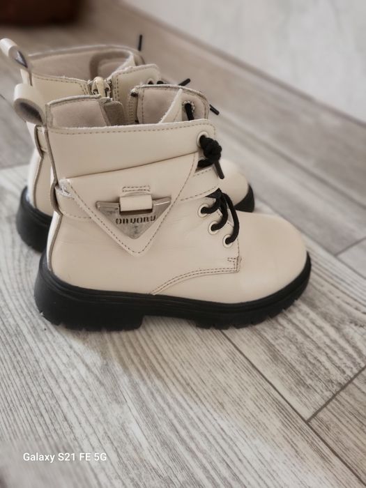 Продам детские ботиночки