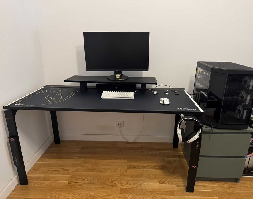 Pc  Rtx5070 , Ryzen 7700, 32 gb ram plus secretlab desk si toate accesoriile