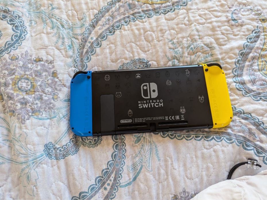 Продаю Nintendo switch плюс с играми