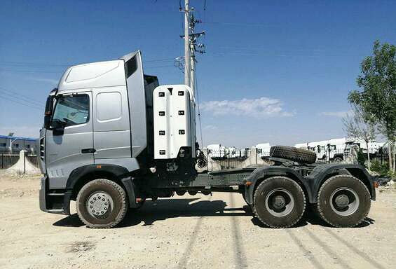 HOWO A7-G  CNG Тягач 6×4