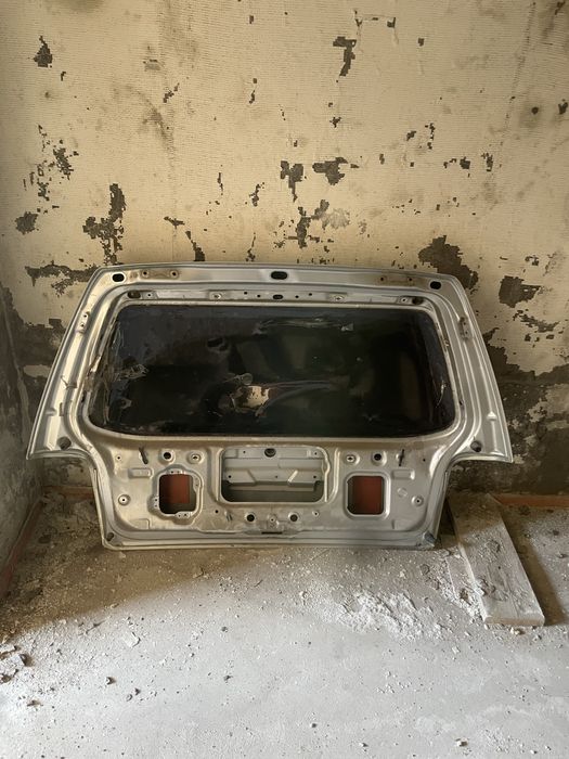 Продам дверь багажника