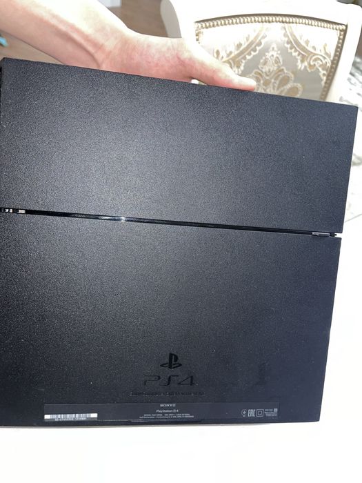 Продам PS4 fat 500гб без торга