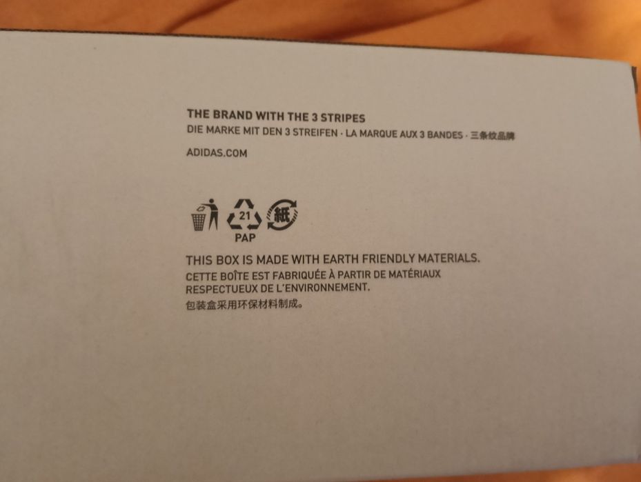 Papuci Originali Adidas noi   mărimea 43. La 100 lei. Fixx.