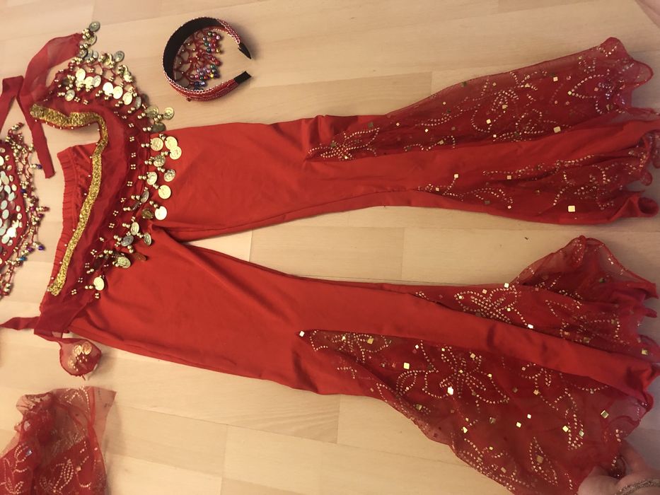 Costum cadana dansatoare XXS 5 piese dans oriental rosu banuti aurii