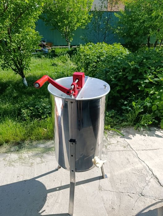 Продаю медогонку трехрамочную