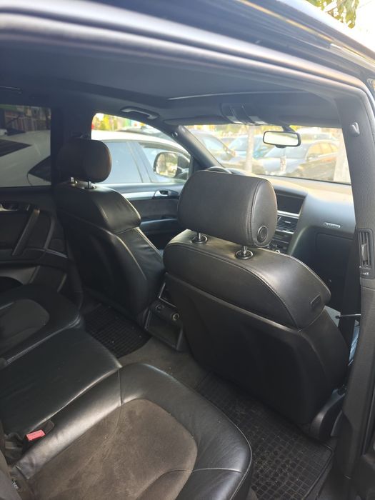 Audi Q7    S-line