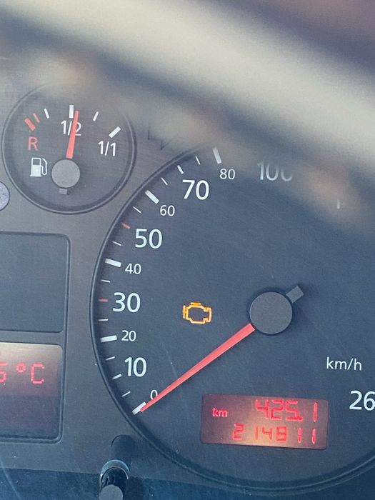 Продавам много запазена лодка с 2 двигателя