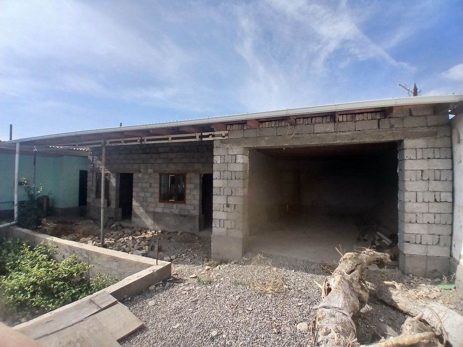 Осы үлкен үй сатылады