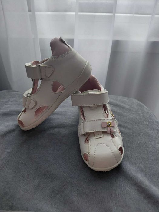 Бели кожени сандали с розови панделки 26 и 25 н
