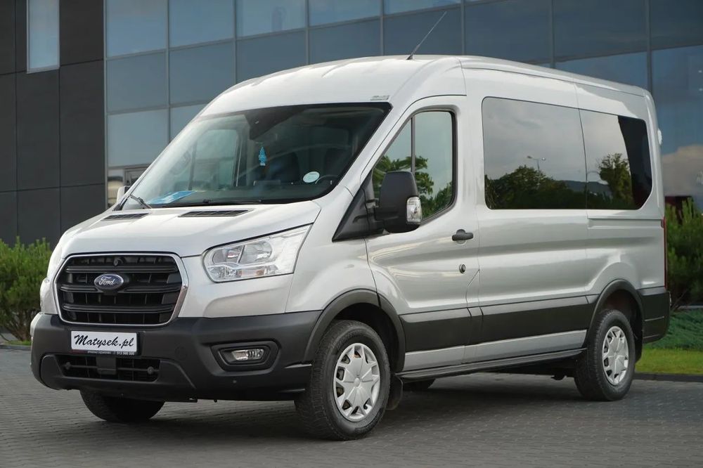 Ford TRANSIT / 6 locuri + Acces scaun cu rotile / Pentru persoane cu dizabilități / 2021 / DUPĂ CONTRACTUL DE SERVICE