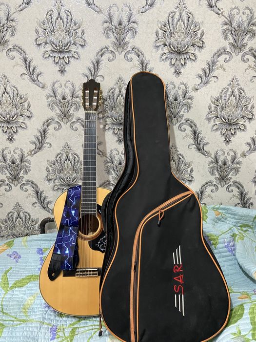 Classica gitara sotiladi pul zarur