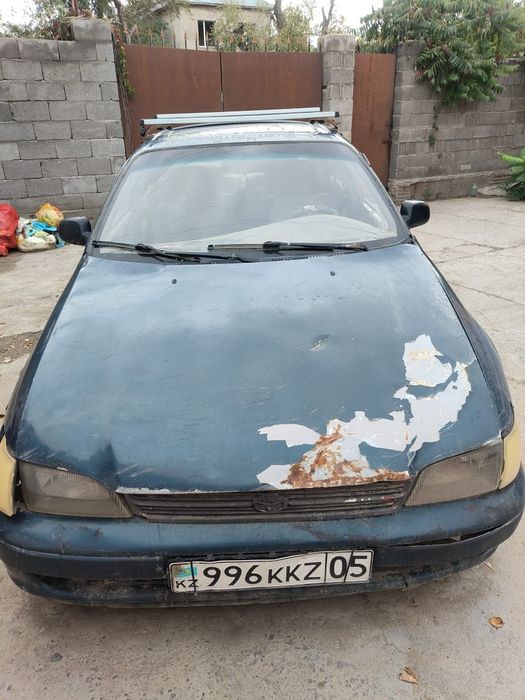 Тойота Карина продам