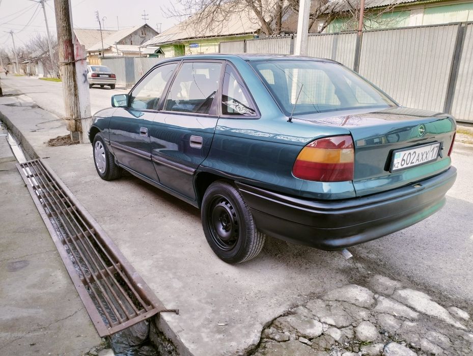 Продам автомобиль Опель астра сидан