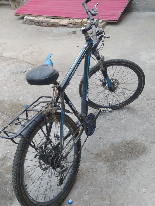 Velosiped holati skrosirlari ishlaydi zor balonlarini almashtirganman