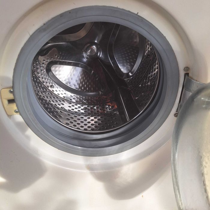 Продавам стари но качествени Хладилник, печка и пералня