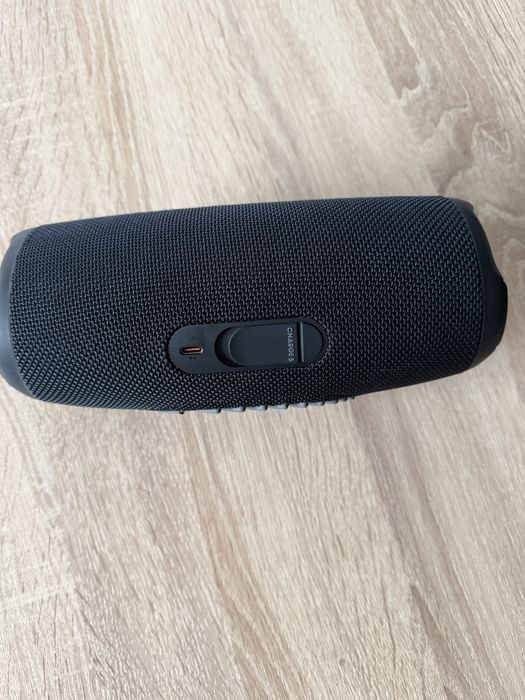 JBL CHARGE 5 в черно