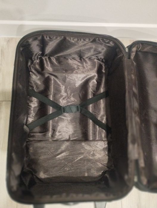 Продам дорожный чемодан