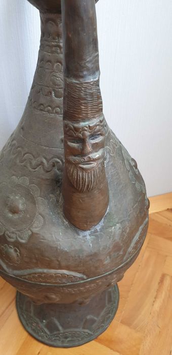 Стар много голям меден ибрик