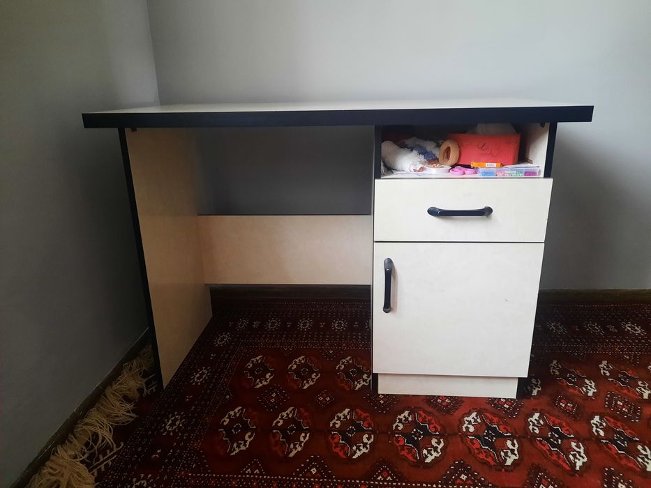 Рабочий стол для учеников,студентов. Стол для офиса.