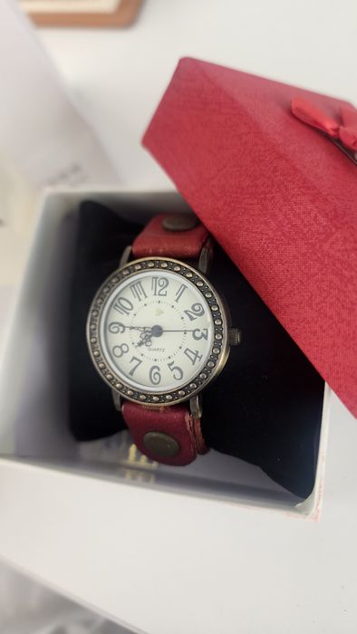 Часы женские натуральная кожа Турция пользованы пару раз