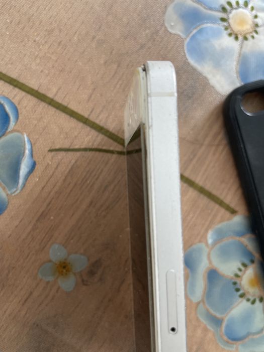 продаю iPhone 5 в хорошем состоянии