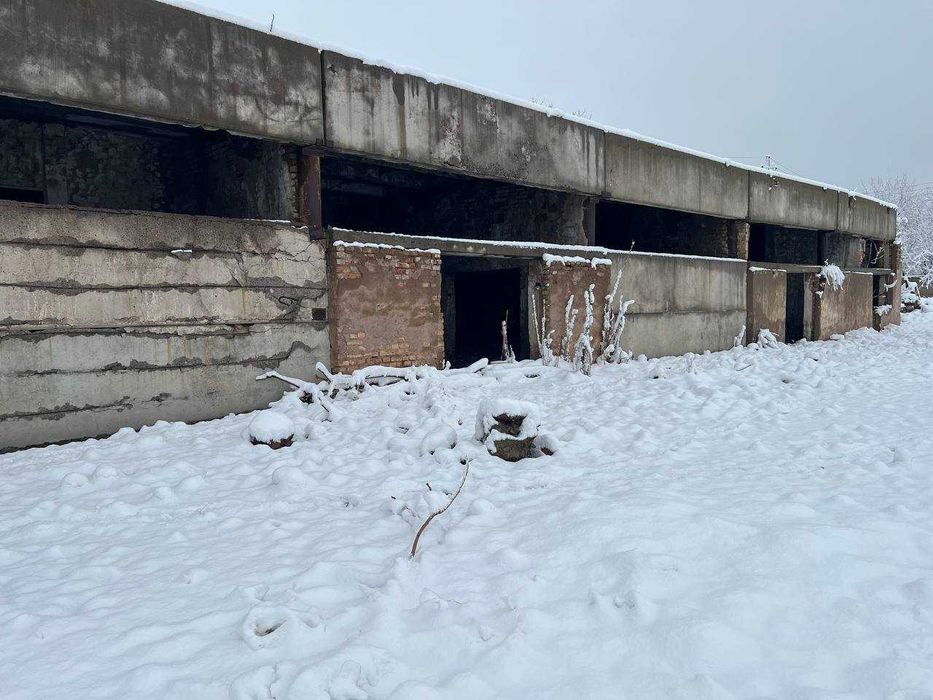 Продается двухэтажное здание с участком  в Бостанлыкском районе