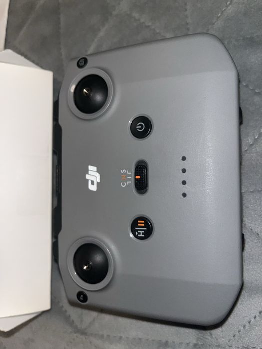 Vand drona DJI Neo + controller, ca noua, putin folosita, 10 incarcari
