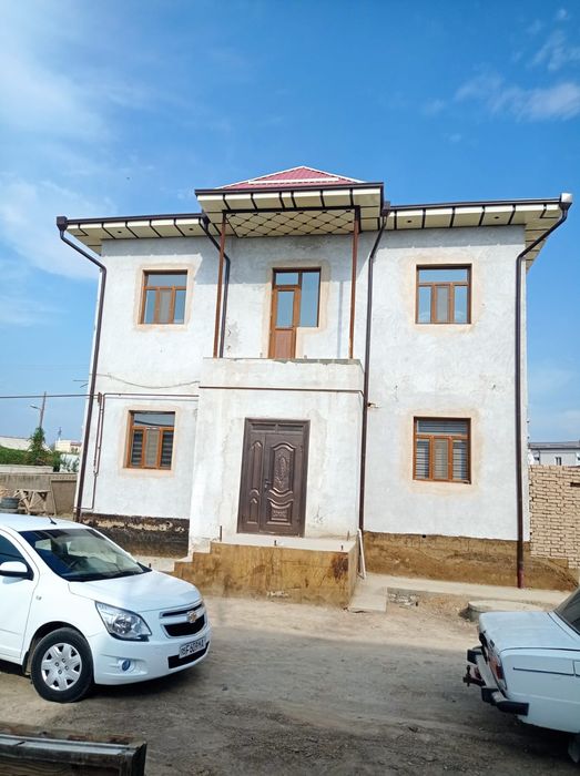 Г.Ходжели уй Сотилади.