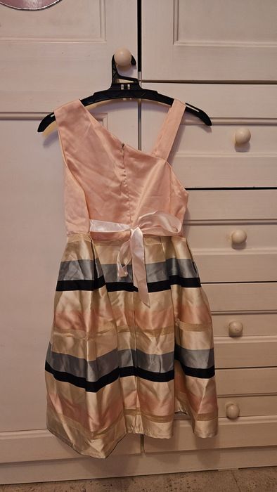 Празнични рокли за момиче 8-10 г.