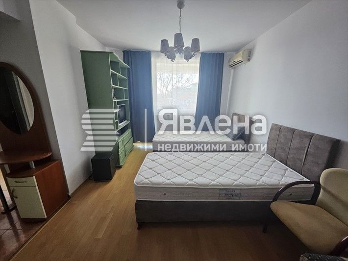 Тристаен апартамент в центъра на Слънчев Бряг