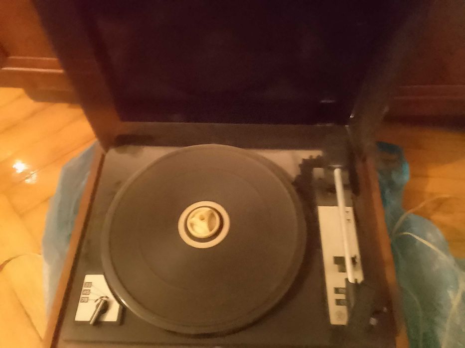 Проигрыватель пластинок AKORDS-Stereo-2