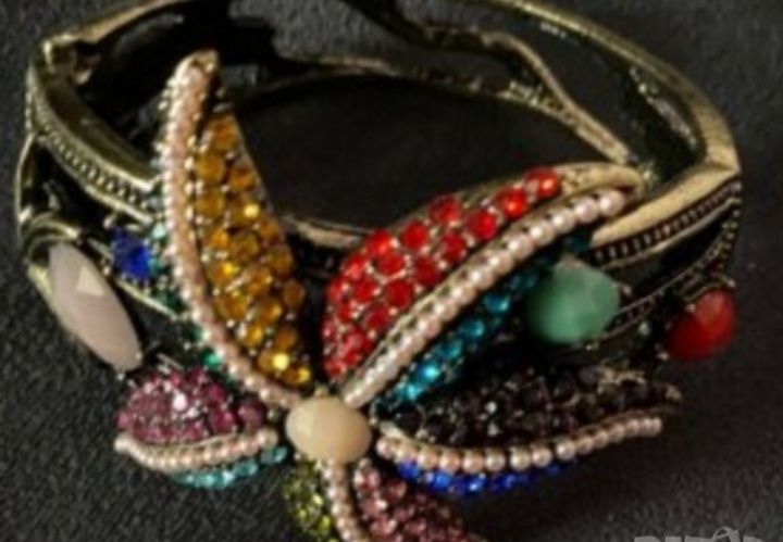 Масивна позлатена гривна със Сваровски